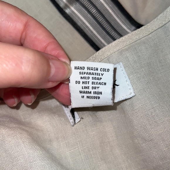 Peck & Peck Linen Cream Poncho with Black Trim Details  Size Large - Picture 6 of 7